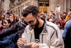 Marco Mengoni: flash mob nel centro di Roma per il suo Atlantico tour