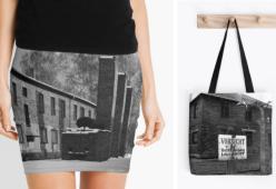 Abiti e accessori con la stampa dei lager: l'Auschwitz Memorial protesta
