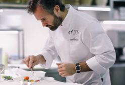 Carlo Cracco cucina per gli operai nei cantieri del nuovo ospedale in Fiera Milano