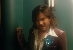Adam Lambert: guarda il video di "New Eyes"