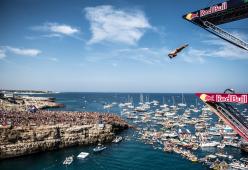 Red Bull Cliff Diving World Series: il 2 giugno a Polignano Mare facciamo il tifo per Alessandro De Rose! 