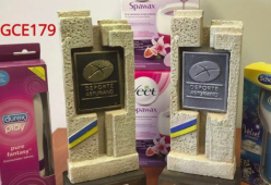 Donne vincono un torneo di squash e il premio è un vibratore