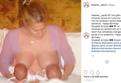 Heather Parisi pubblica una vecchia foto in cui allatta i figli: è subito polemica