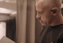 Eros Ramazzotti, pubblicato il video di “Siamo”, dove i protagonisti sono i fan