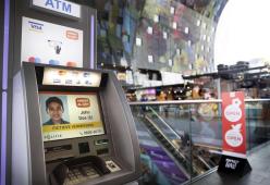 Le foto dei bambini scomparsi sui bancomat: l'iniziativa dell'Olanda