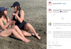 Elisa Isoardi posta una foto in costume, il web: "Sei ingrassata"
