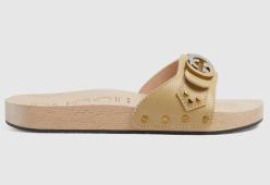 Gli zoccoli di legno sono tornati (griffati)... e costano 500 euro
