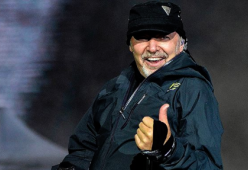 Vasco Rossi commovente: regala il biglietto del concerto sold out a una fan malata di sclerosi