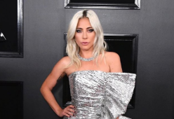 Lady Gaga si arrabbia con i fan che le chiedono di Bradley Cooper durante un concerto a Las Vegas