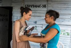 Angelina Jolie magrissima preoccupa i fan: "non mangia più"
