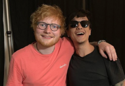 Ed Sheeran e Ultimo si scattano un selfie nel backstage dell’Olimpico di Roma