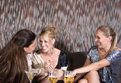 Le donne single sono felici, gli uomini meno: la ricerca
