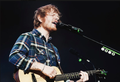 Ed Sheeran, tra gli spalti dell’Olimpico un ragazzo chiede alla fidanzata di sposarlo