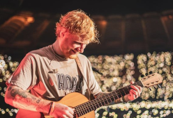 Ed Sheeran, svelati tutti gli ospiti del nuovo disco: ci saranno anche Eminem, 50 Cent e Cardi B