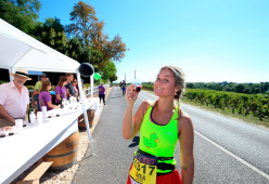 In Francia c'è la maratona dove si beve vino e si mangia formaggio