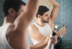 Il 40% dei giovani non usa il deodorante: lo rivela uno studio recente