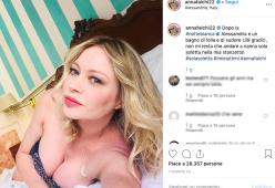 Anna Falchi "sola soletta" a letto e i follower impazziscono