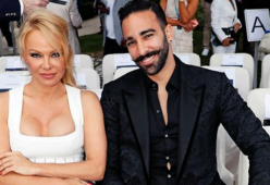 Pamela Anderson accusa l'ex di averle fratturato le mani: il video