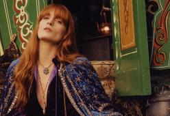 Florence Welch ferma il tour per prendersi cura della sua salute mentale