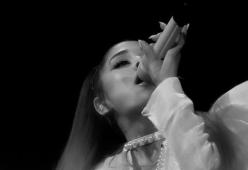 Ariana Grande parla della morte dell'ex: "Ero sempre ubriaca e triste"