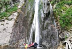 Si scatta un selfie in bilico sulle cascate del Cittiglio: muore 23enne