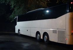 Autista raggiunge 9 ore di lavoro e lascia 55 ragazzi in autogrill di notte