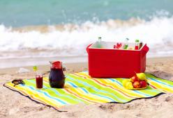 Cibo da spiaggia: l'insalata di riso batte tutti, lo dice Coldiretti