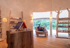Cercasi venditore di libri "a piedi nudi" per un resort di lusso alle Maldive