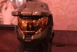 Genitori conservano nel casco di Halo le ceneri del figlio 
