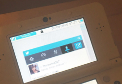 La madre le sequestra lo smartphone: 15enne twitta dal frigo e la storia diventa virale