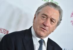 Robert De Niro fa causa a una dipendente: guardava serie tv a lavoro e spendeva i soldi dell’azienda