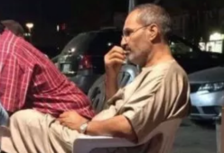 Steve Jobs, la foto di un sosia riaccende la teoria complottista