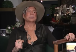 Mickey Rourke è sempre più irriconoscibile: i fan sono sotto shock