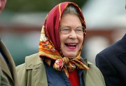 La Regina Elisabetta (non riconosciuta) fa uno scherzo ai turisti americani