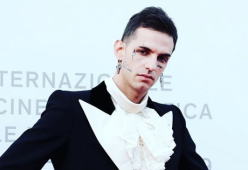 Achille Lauro stupisce tutti alla Mostra del Cinema di Venezia