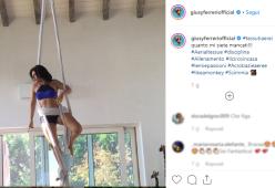 Giusy Ferreri fa Aerial Silk in casa e posta le foto su Instagram