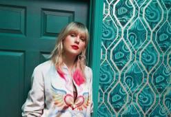 Taylor Swift: un uomo si intrufola in casa sua, ma prima si toglie le scarpe