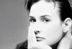 Demi Moore racconta lo stupro e il tentato suicidio della madre