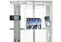 Arriva la tenda per usare lo smartphone anche sotto la doccia