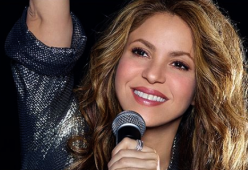 Shakira è un mese che non vede i figli: "È molto dura"