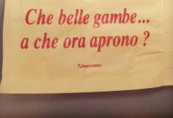 Ironia sessista sulle bustine dello zucchero: polemica contro un bar di Taranto