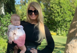 Jessica Simpson è tornata in forma dopo il parto, ha perso 45 chili
