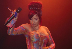 Cardi B molestata da un fotografo: le ha mostrato il pene durante uno shooting
