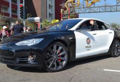 Usa: Tesla della Polizia si scarica durante un inseguimento a 190 km/h