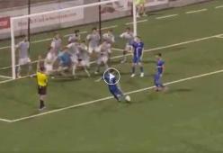 Segna un gol impossibile con un muro di 10 avversari: il video 