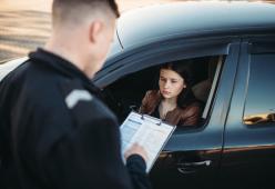 Offre sesso ai Carabinieri per non farsi sequestrare la macchina
