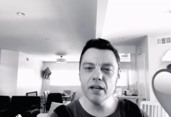 Tiziano Ferro posta un video con suo marito: “Tutti mi chiedono com’è la vita da sposato”