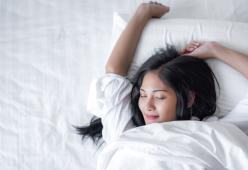 Più si dorme nel weekend e meglio si dimagrisce 