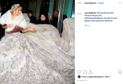 Jennifer Lopez incanta tutti con un abito da sposa principesco