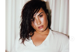 Demi Lovato: hackerato l'account Snapchat e rubate foto osé